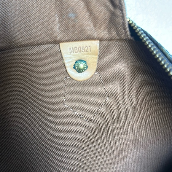 Louis Vuitton carryall - Picture 15 of 17